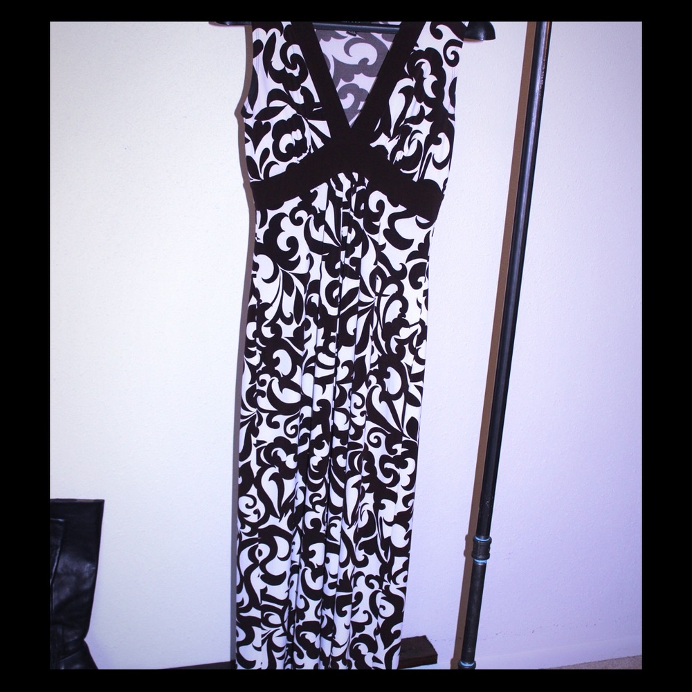 Maxi Dress. Brown and white